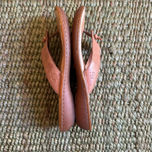 Born Post-toe Slide on Leather Thong Flip Flop Sandals Size 8 - Picture 5 of 7